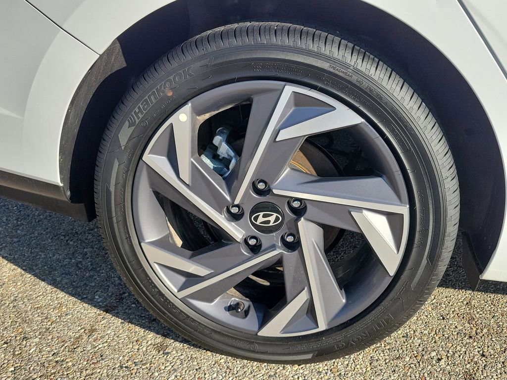 Used 2025 Hyundai Elantra SEL image 6