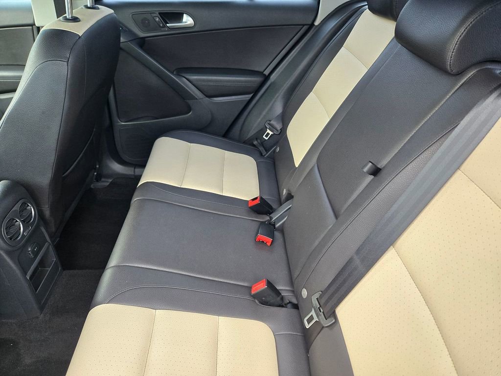 Used 2016 Volkswagen Tiguan S image 9