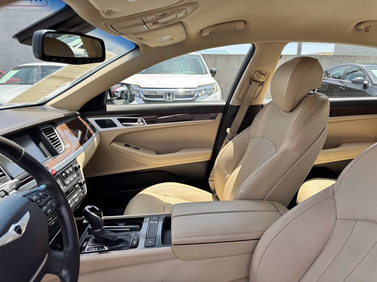 Used 2015 Hyundai Genesis 3.8 RWD image 32