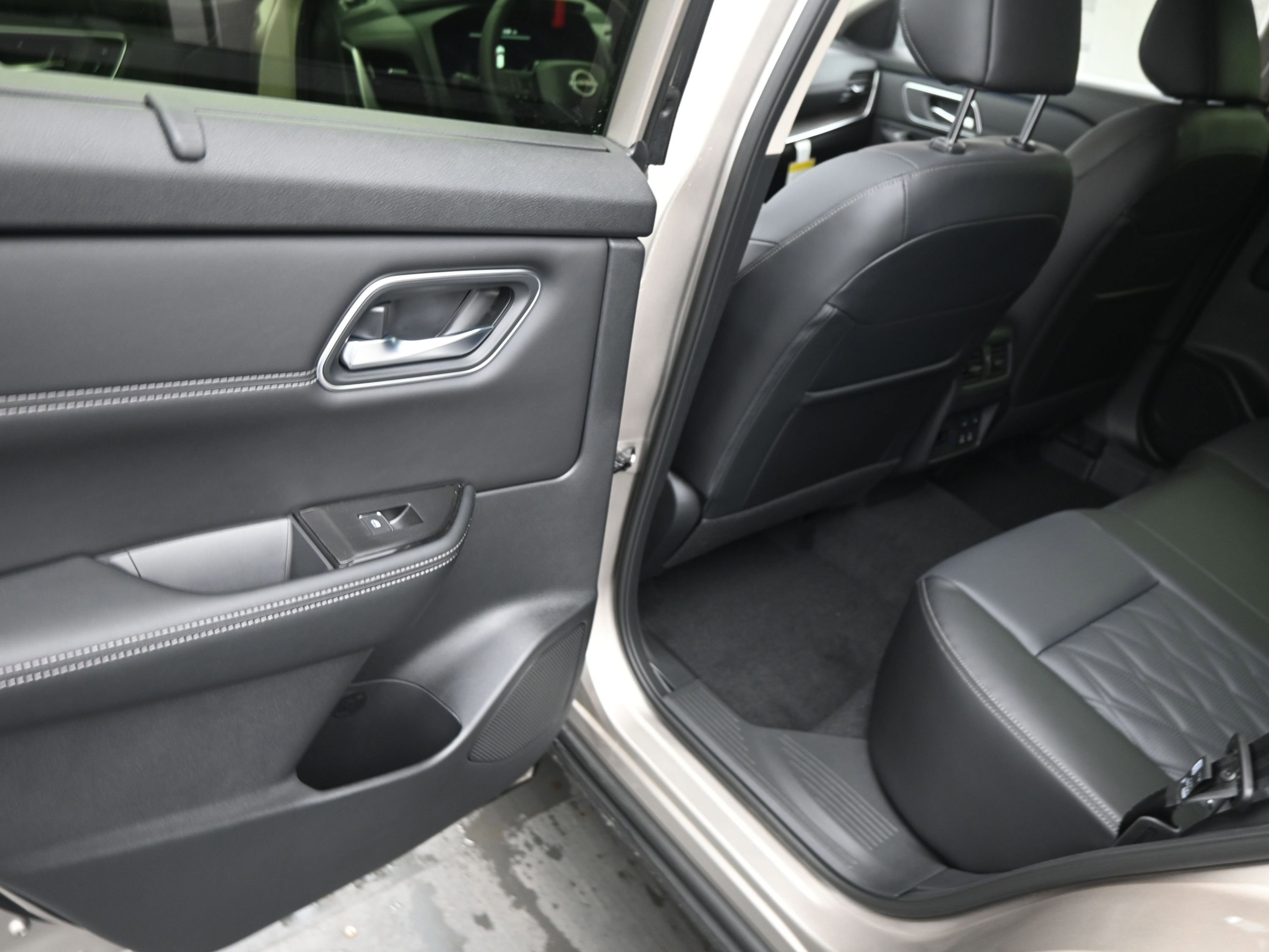 New 2026 Nissan Rogue Platinum image 17