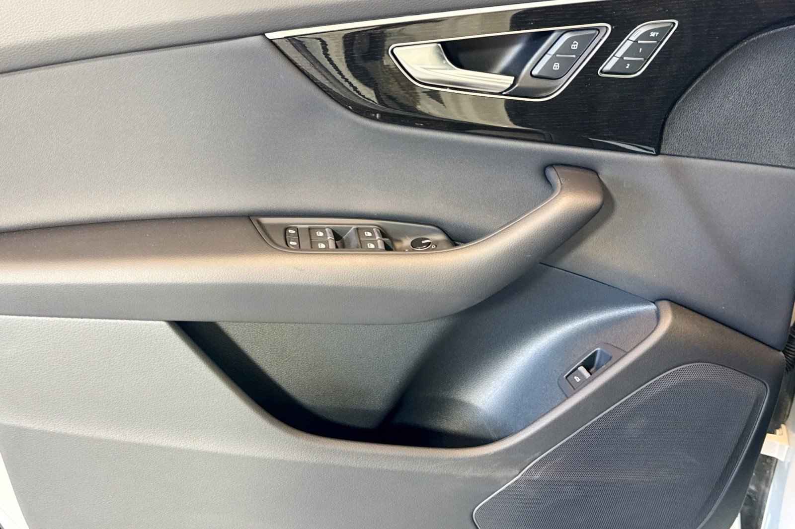 Used 2025 Audi Q8 Premium w/ Black Optic Package image 17