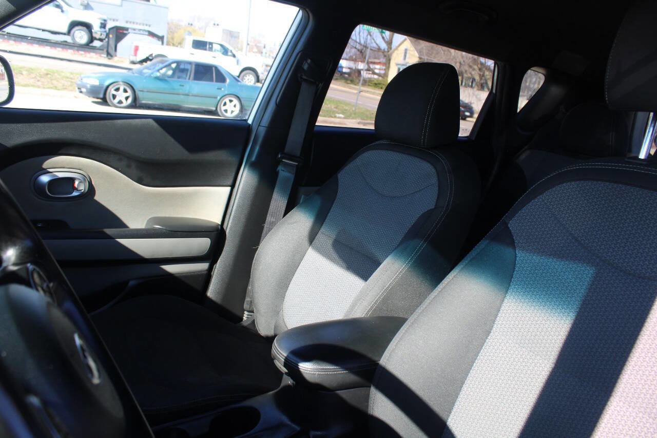 Used 2018 Kia Soul + image 20
