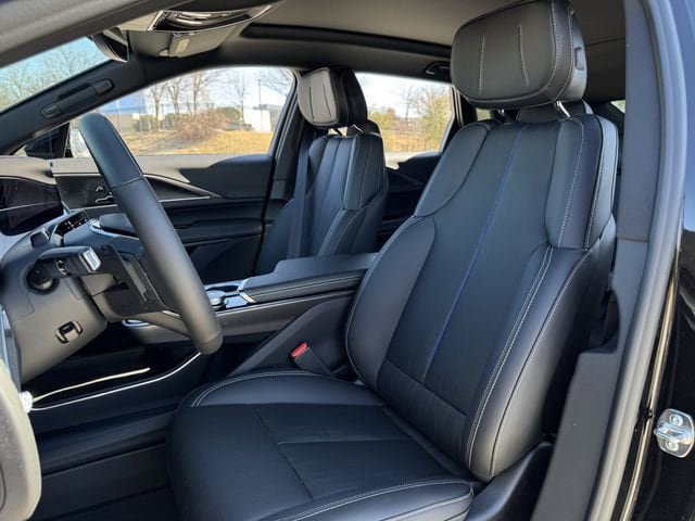 New 2026 Cadillac Lyriq Luxury RWD image 22