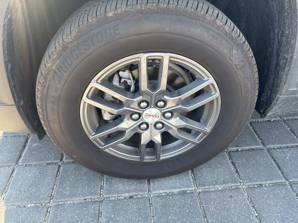 Used 2025 GMC Acadia Elevation image 8