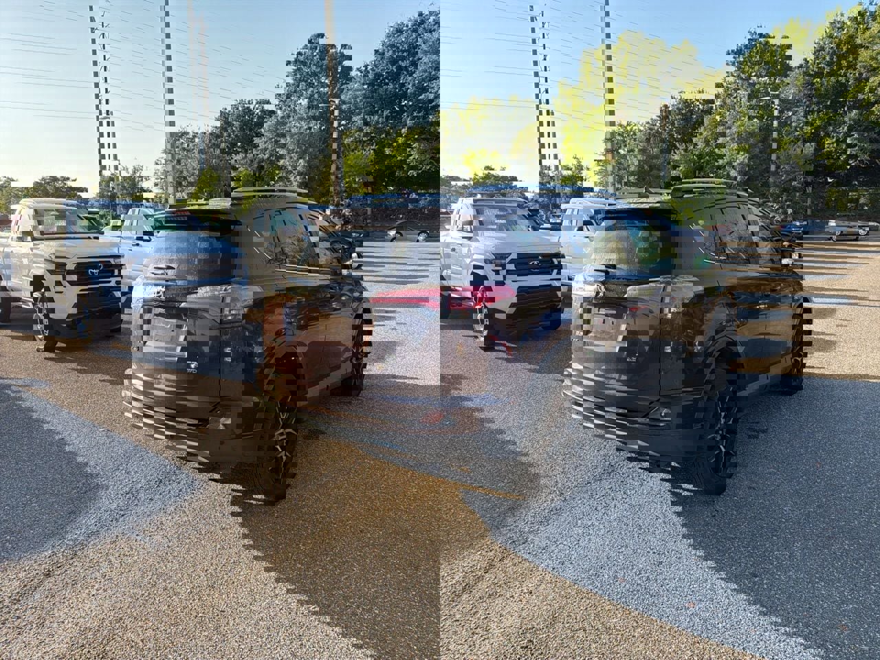 Used 2018 Toyota RAV4 SE w/ Advanced Technology Package AWD/4WD image 5