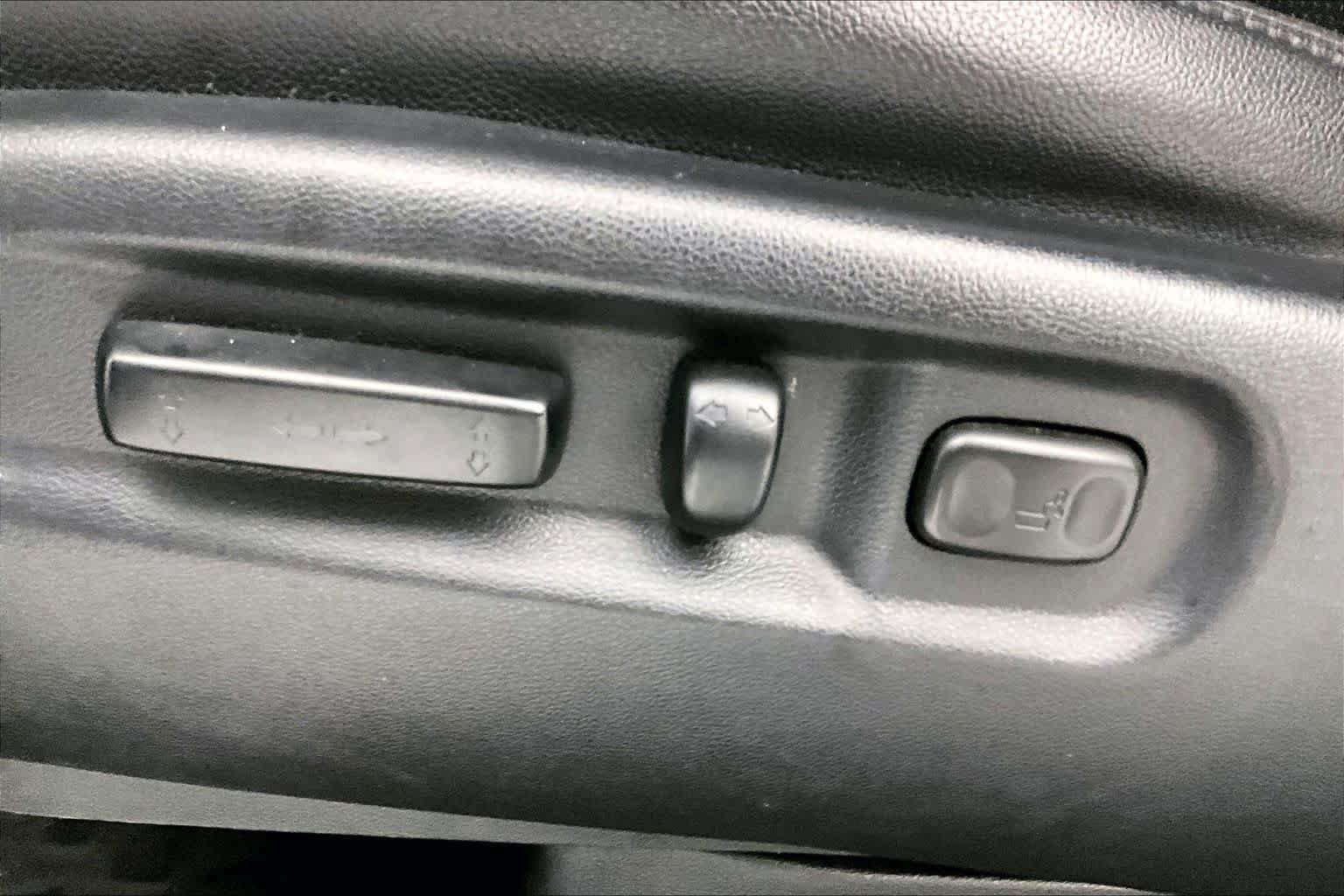 Used 2014 Honda Pilot Touring image 32