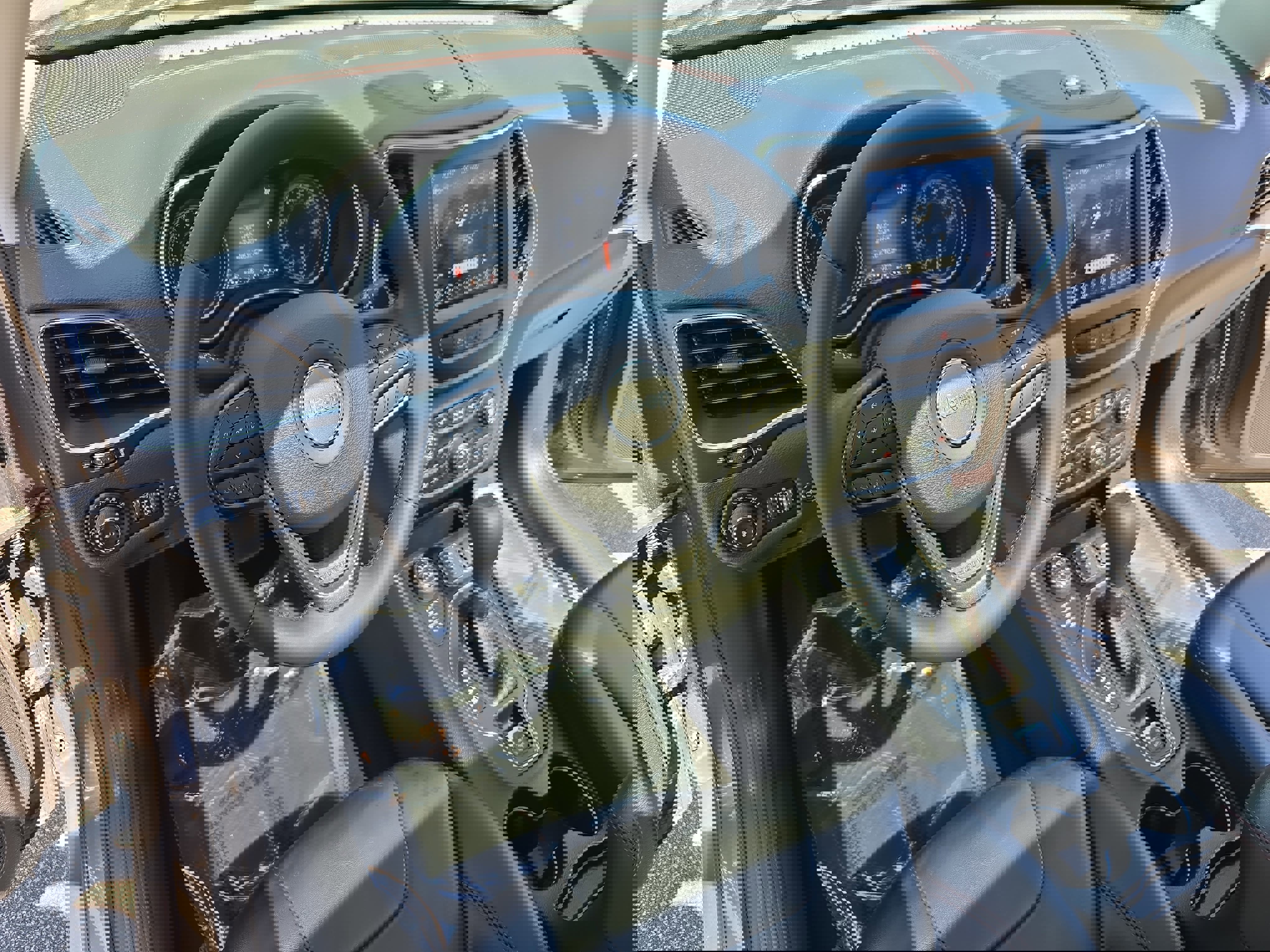 Used 2019 Jeep Cherokee Trailhawk w/ Comfort/Convenience Group image 18