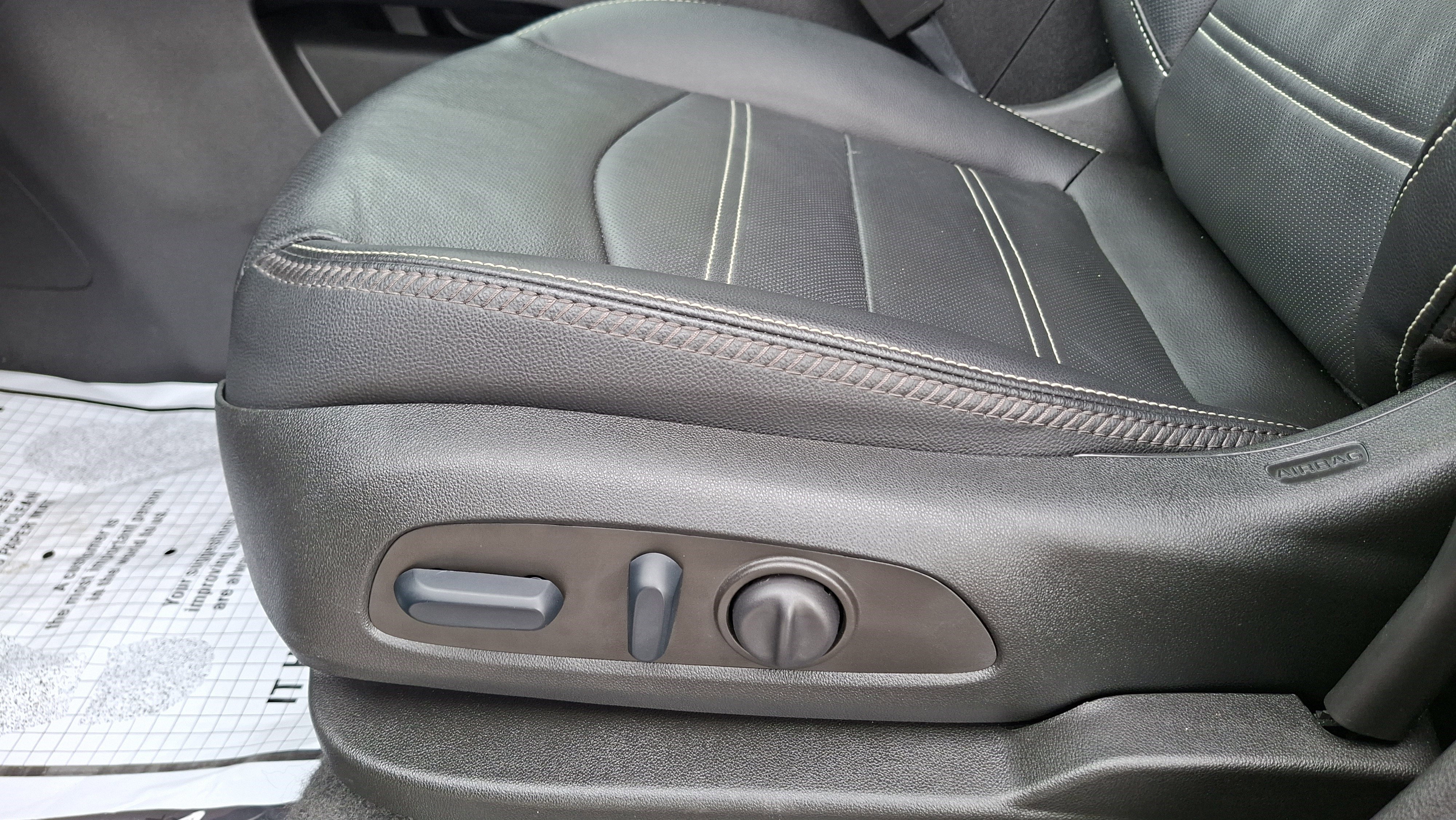 Used 2022 GMC Terrain Denali w/ Black Diamond Edition image 18