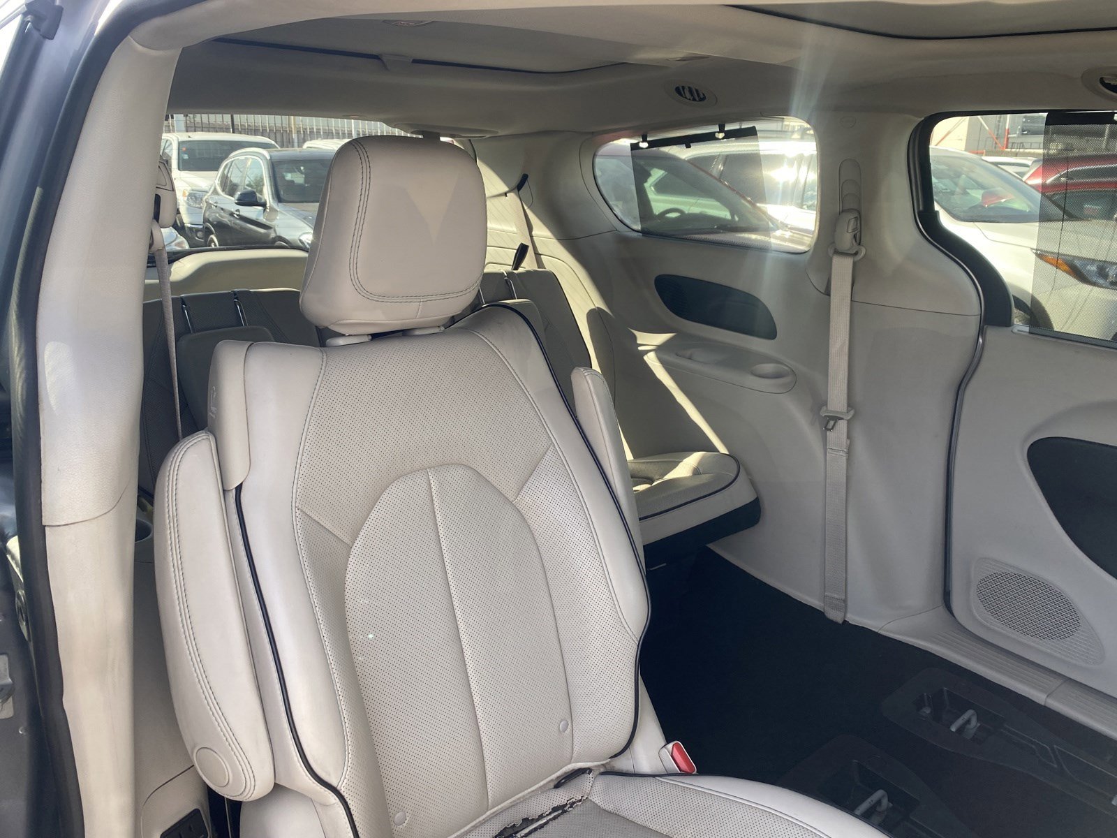 Used 2017 Chrysler Pacifica Platinum image 20