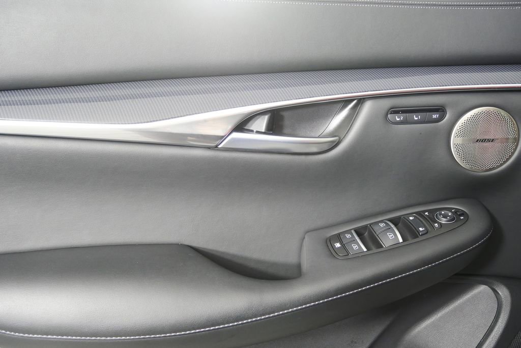 Used 2025 INFINITI QX50 Sport image 9