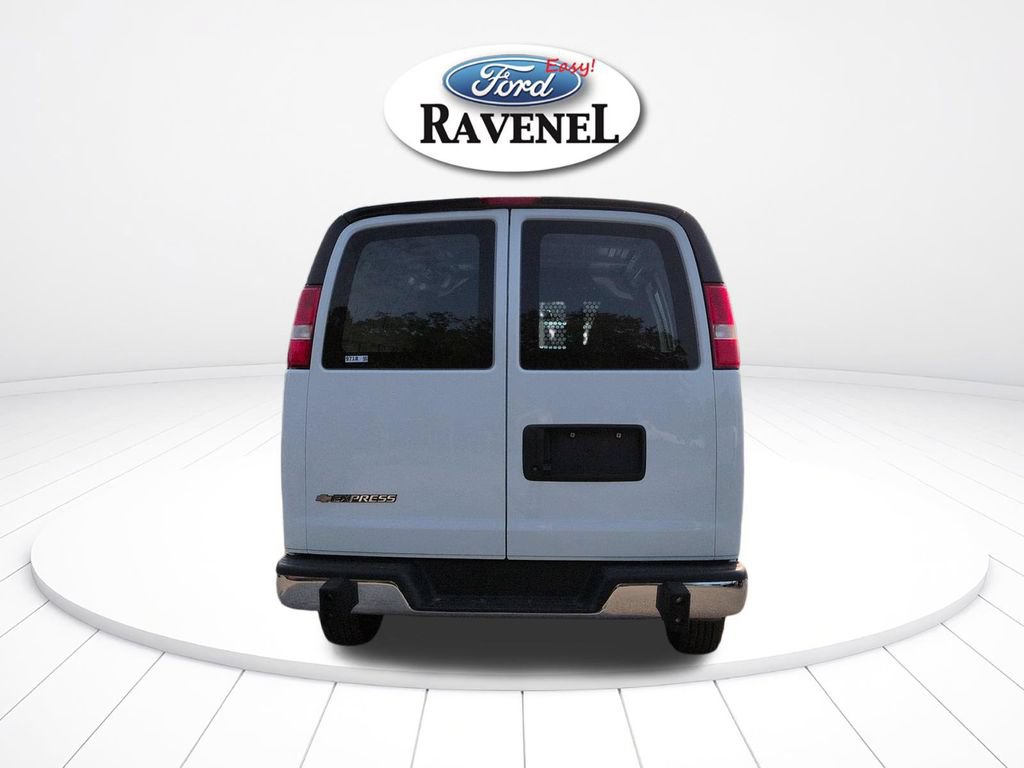 Used 2025 Chevrolet Express 2500 w/ Driver Convenience Package RWD image 5