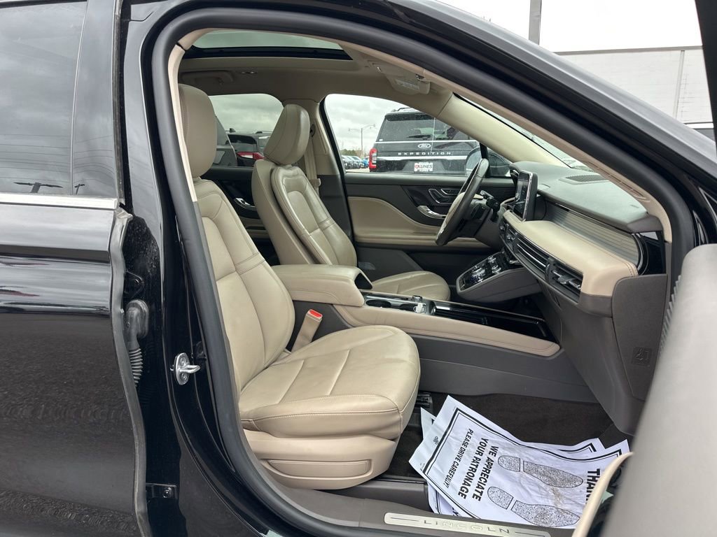 Used 2022 Lincoln Corsair AWD w/ Premium Package image 28