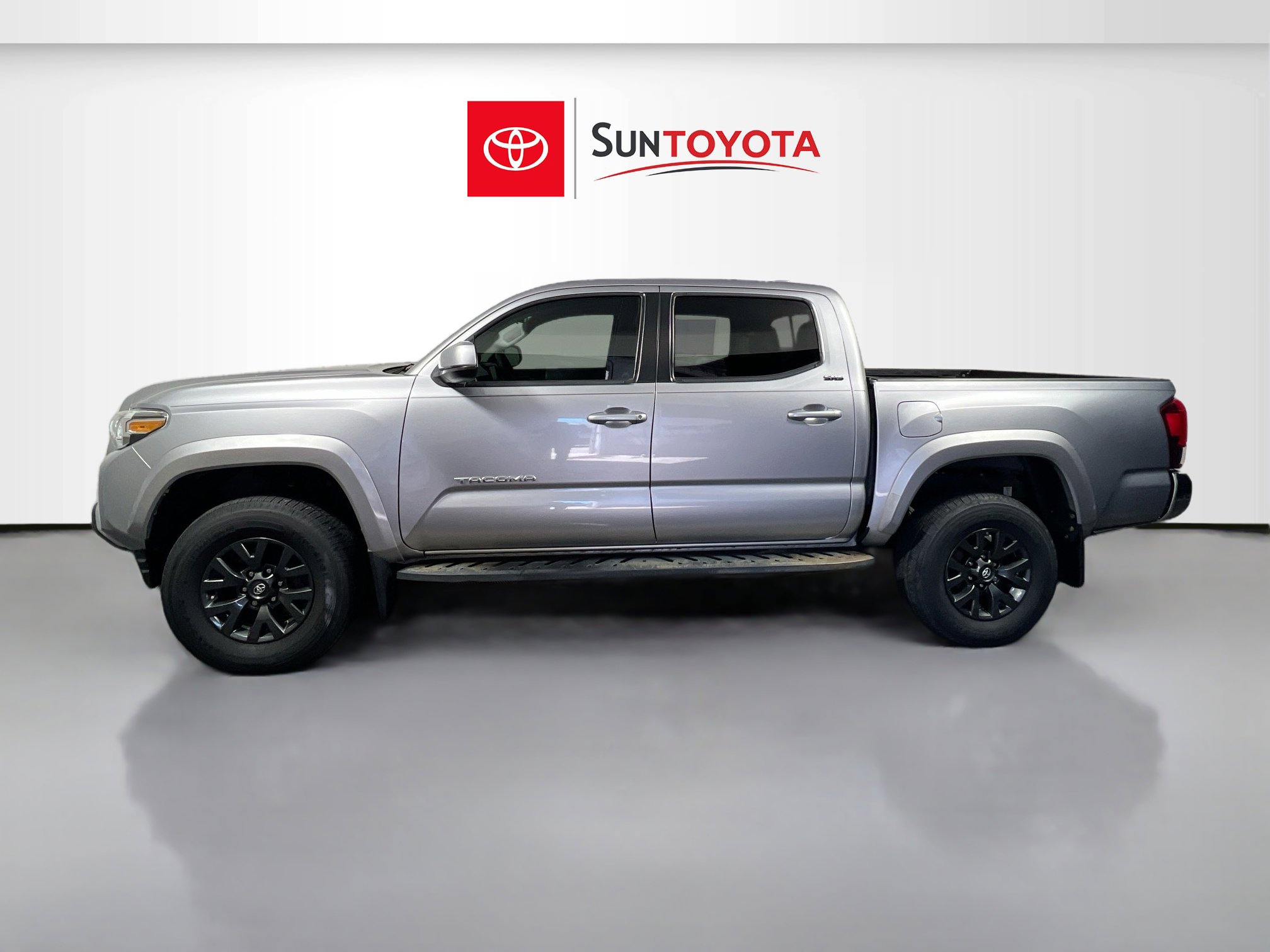Used 2020 Toyota Tacoma SR5 w/ SR5 Appearance Package (SM) image 7