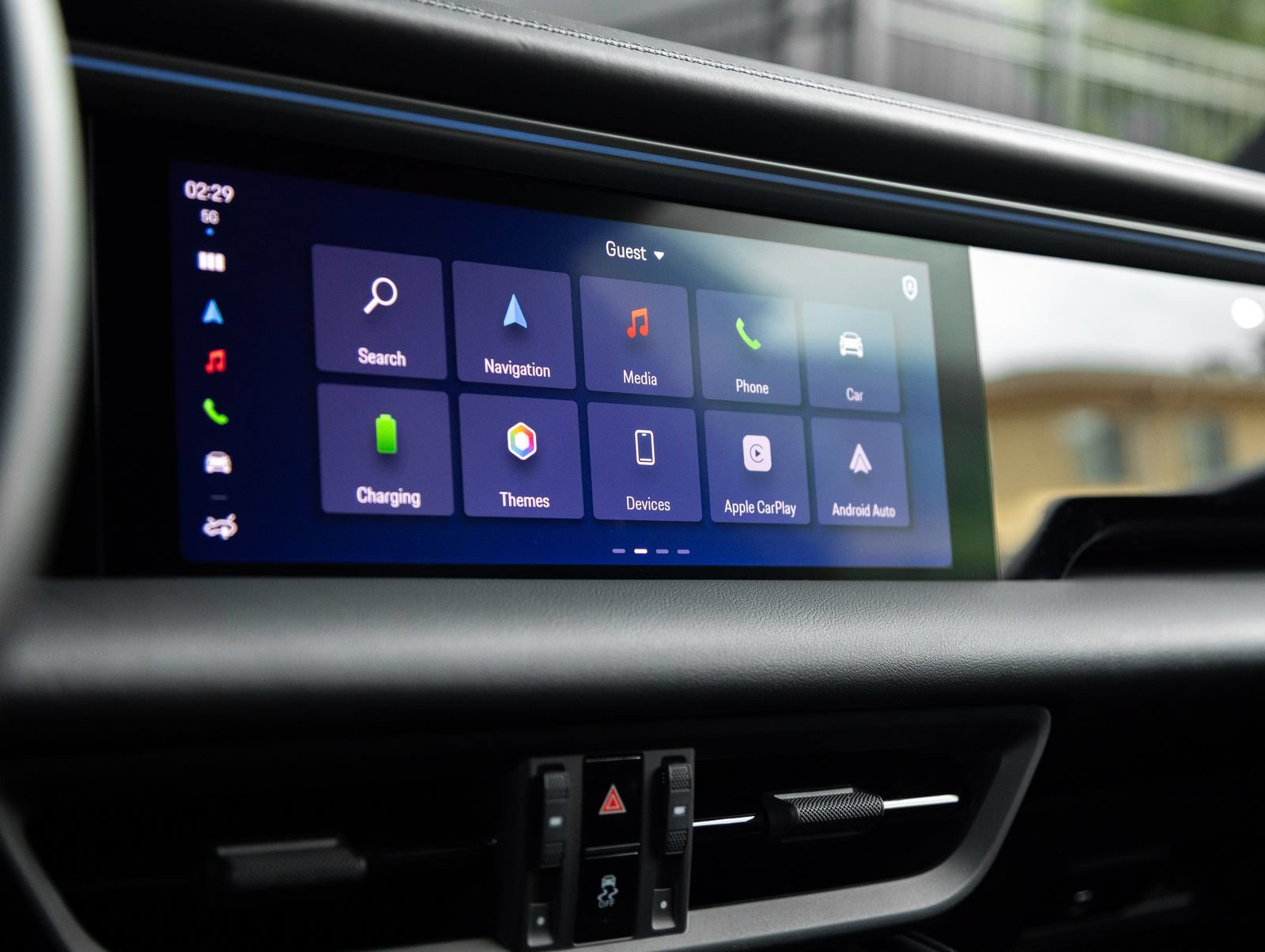 Certified 2025 Porsche Macan Electric RWD image 25