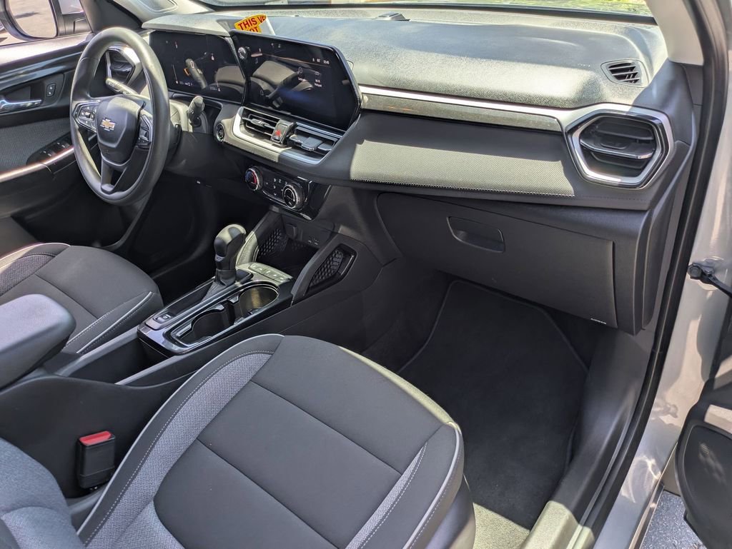 Used 2025 Chevrolet TrailBlazer LT AWD/4WD image 28