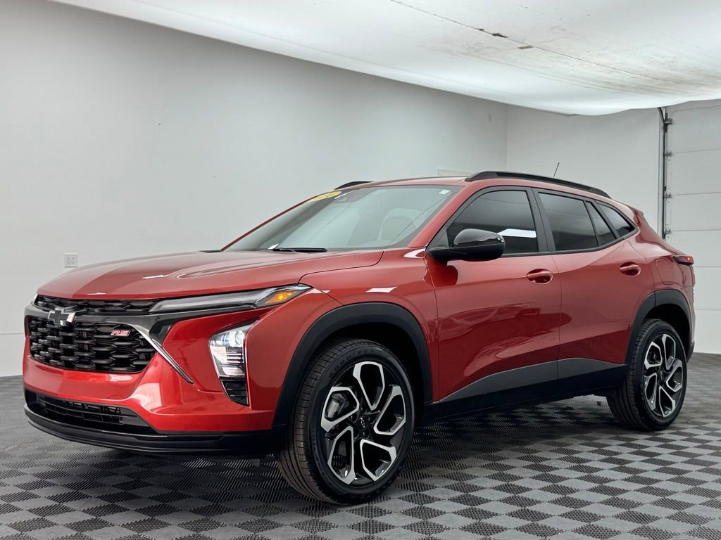 Used 2024 Chevrolet Trax RS w/ Driver Confidence Package image 2