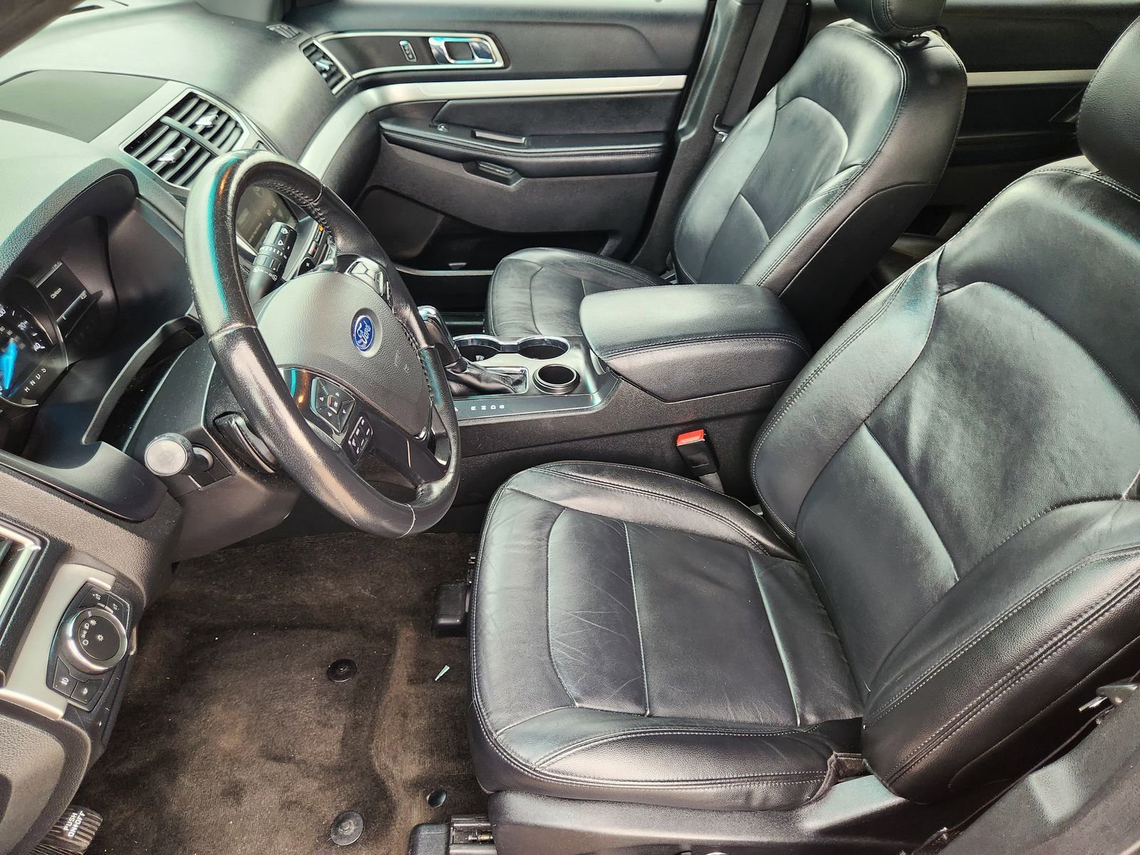 Used 2016 Ford Explorer XLT w/ Equipment Group 202A FWD image 14