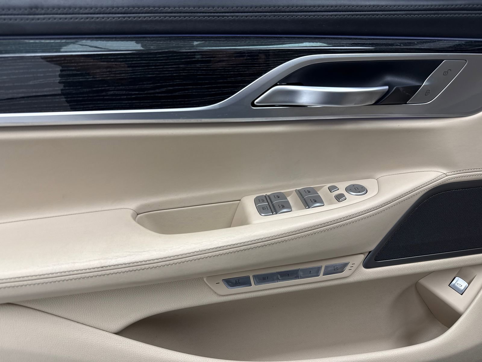 Used 2017 BMW 750i image 35