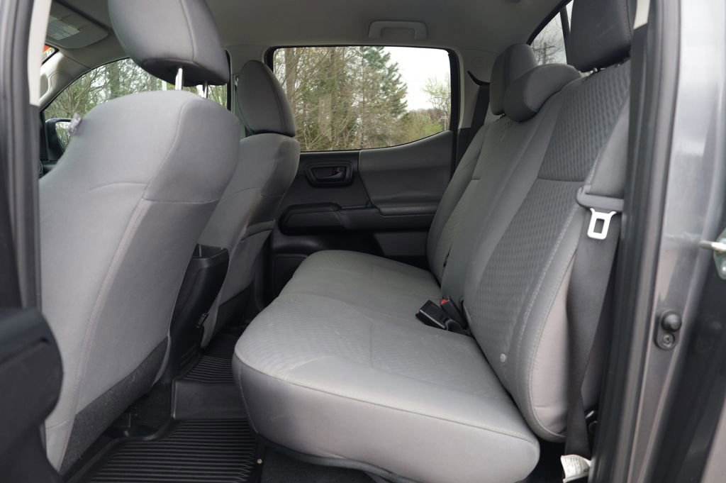Used 2020 Toyota Tacoma SR w/ SR Convenience Package image 12