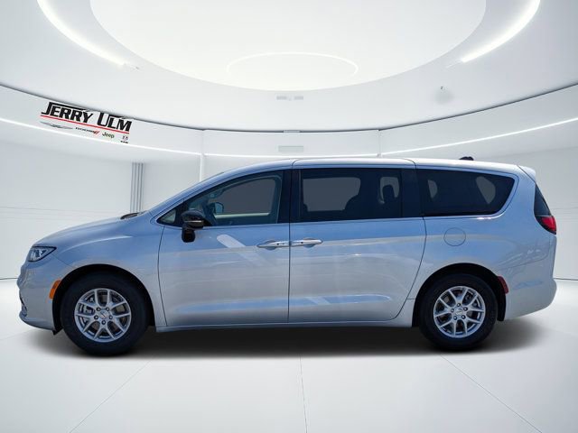 Used 2024 Chrysler Pacifica Touring-L image 6