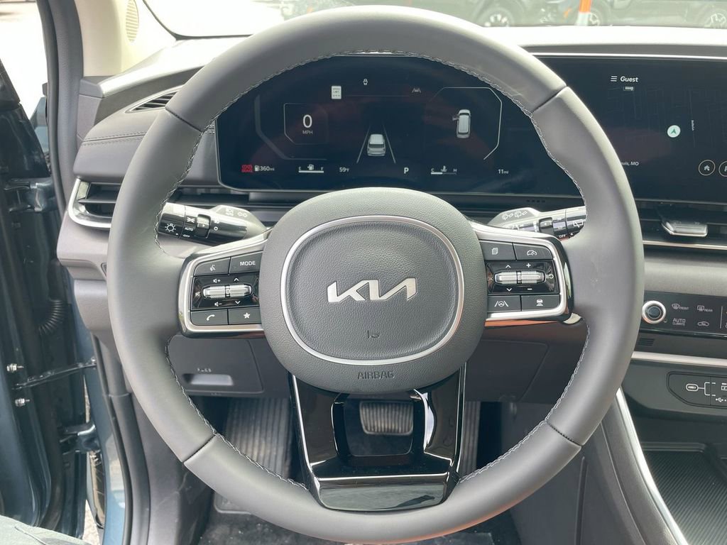 Used 2025 Kia Carnival SX image 40