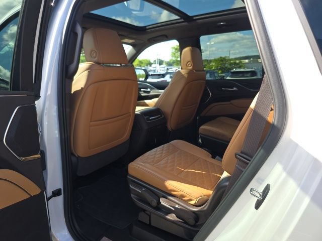 Used 2023 Cadillac Escalade Premium Luxury w/ LPO, Floor Liner Package AWD/4WD image 29