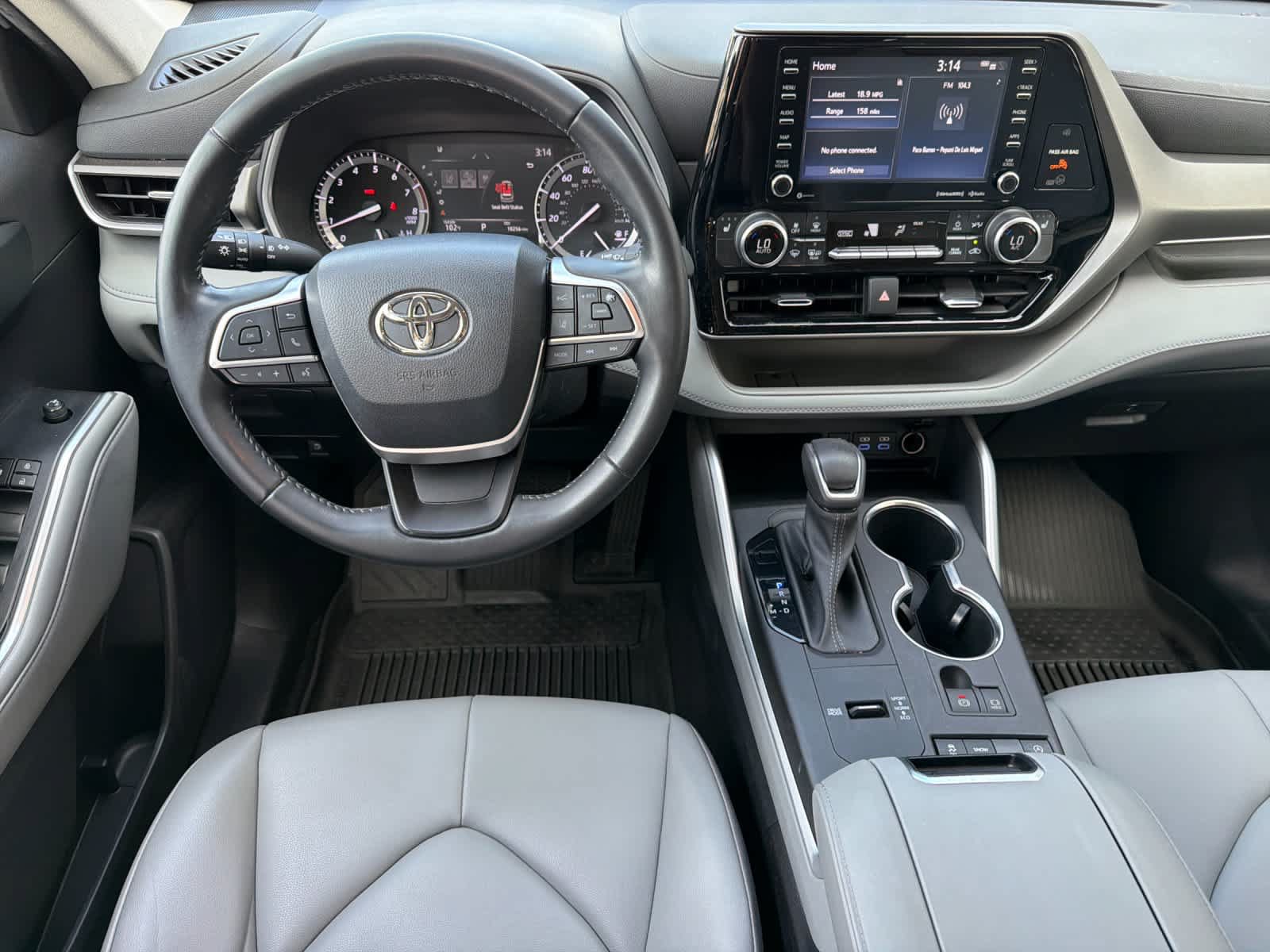 Used 2022 Toyota Highlander XLE FWD image 14