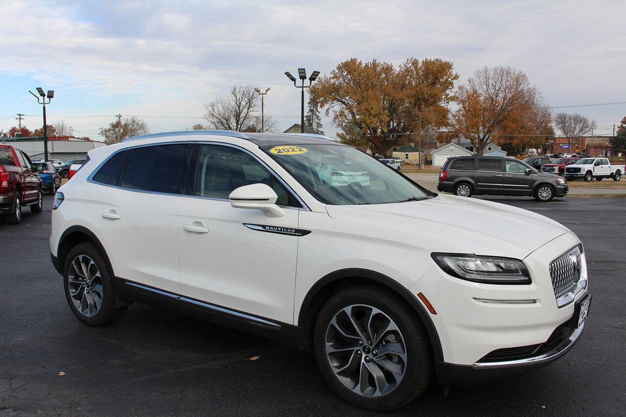 Used 2022 Lincoln Nautilus Reserve w/ Luxury Package image 2