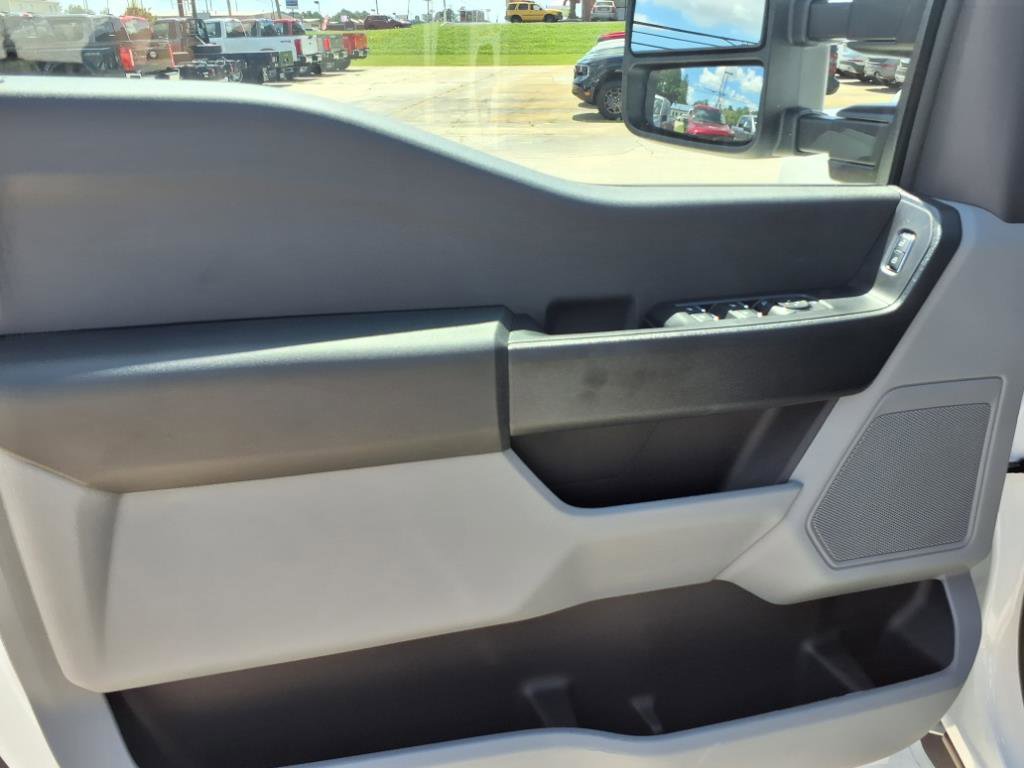 New 2025 Ford F250 XL w/ XL Chrome Package image 6