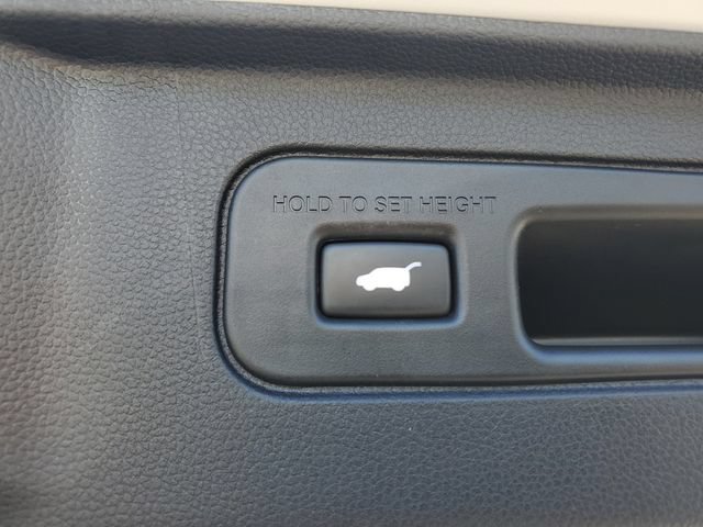 Used 2025 Honda Pilot Black Edition image 9