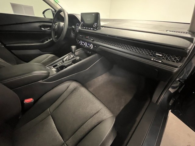 Used 2023 Honda Accord EX image 10