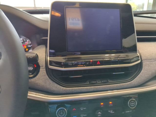 Used 2025 Jeep Compass Latitude image 7