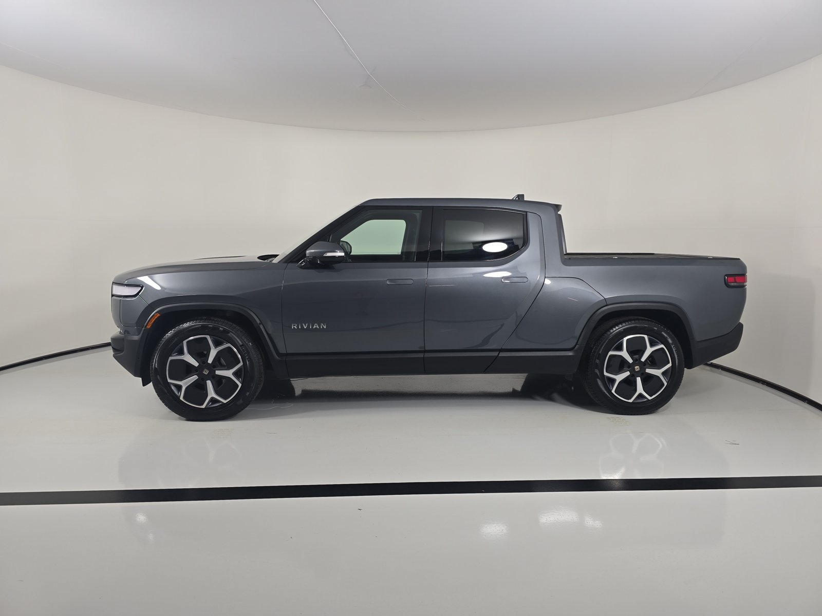 Used 2024 Rivian R1T Adventure Dual AWD/4WD image 2