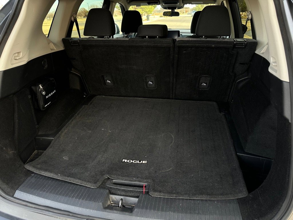 Used 2022 Nissan Rogue SV image 17