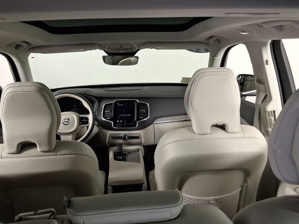 Certified 2025 Volvo XC90 B6 Plus w/ Protection Package Premier AWD/4WD image 18
