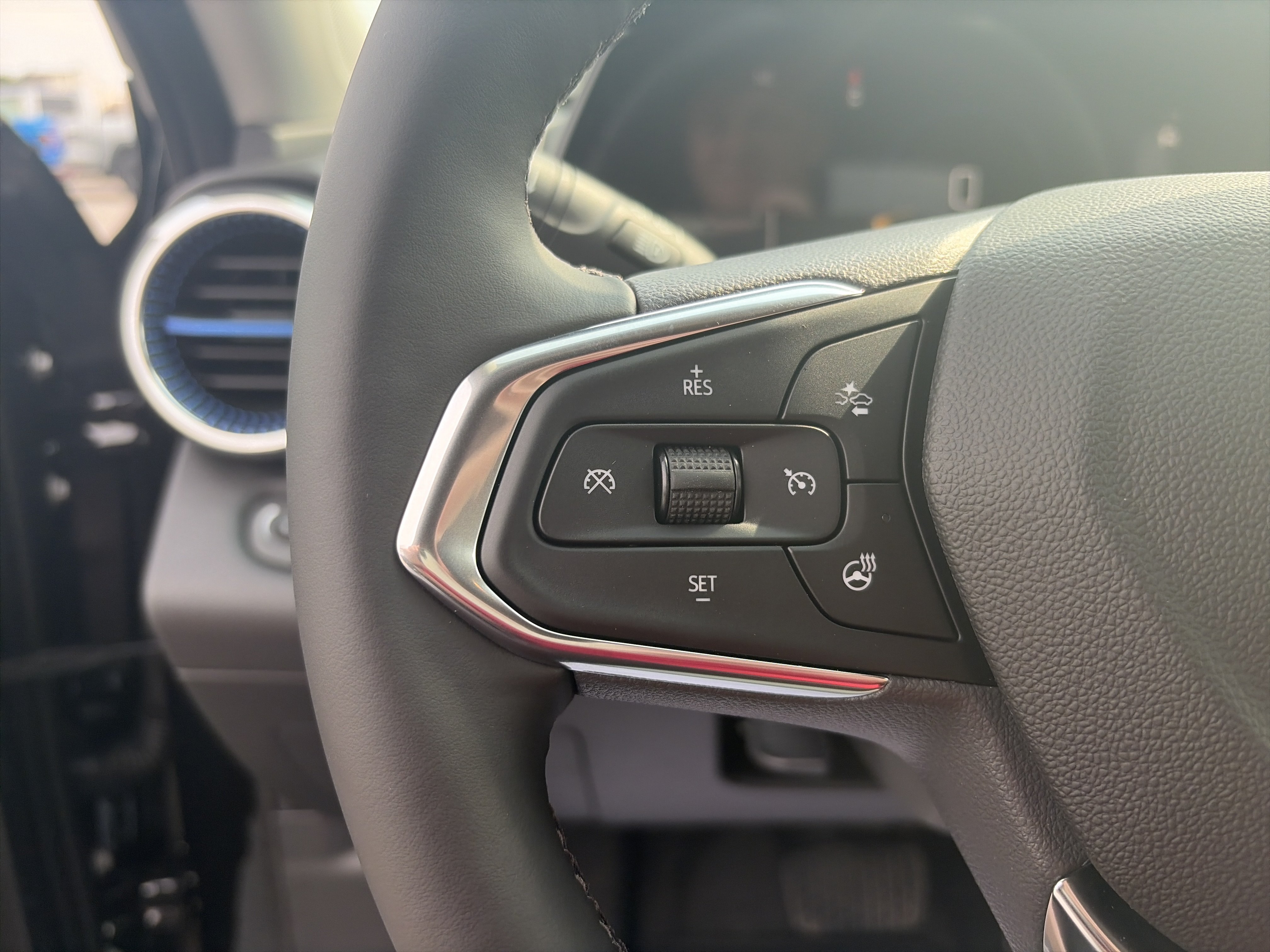 New 2026 Chevrolet Trax LT w/ Driver Confidence Package FWD image 21