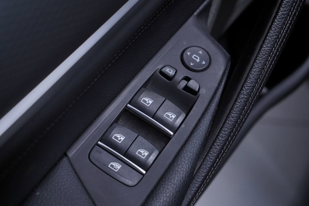 Used 2023 BMW M550i xDrive w/ Shadowloine Package image 17