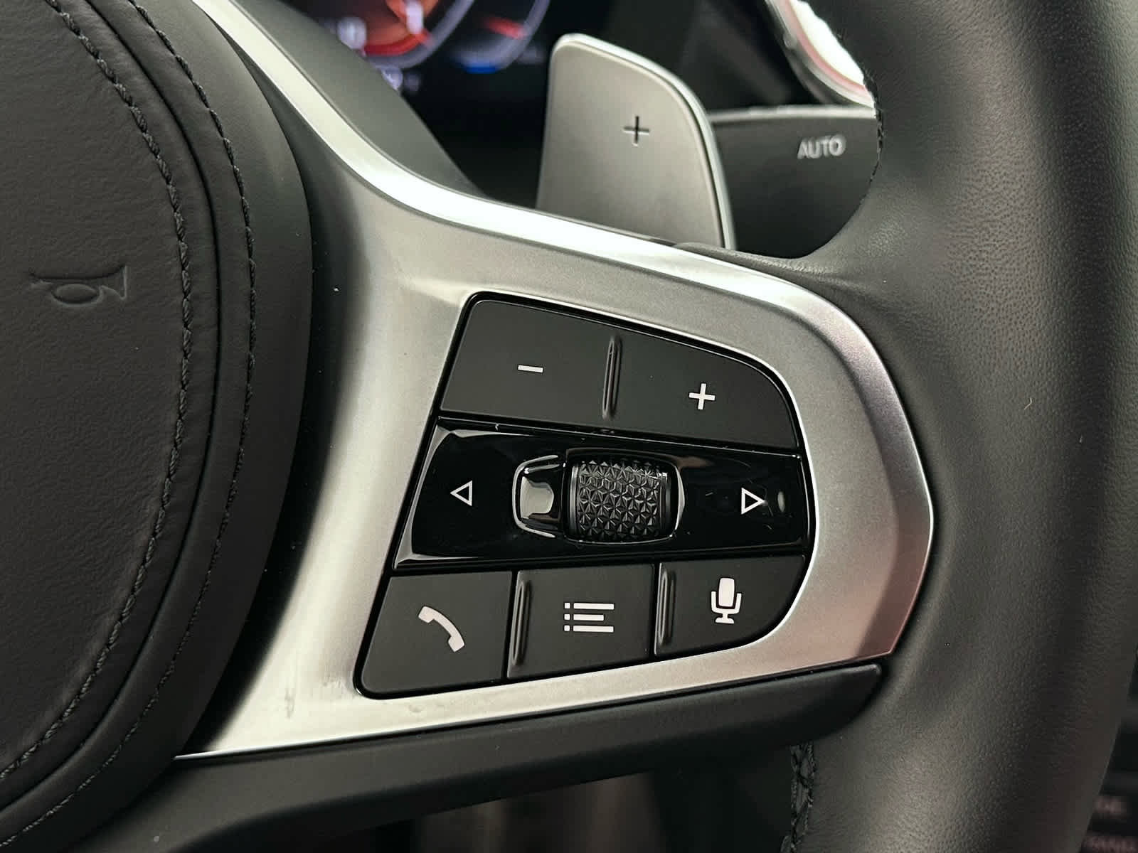 Used 2024 BMW Z4 M40i w/ Premium Package image 25