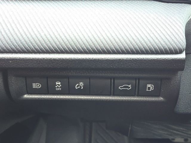 Used 2025 Toyota Camry SE w/ Convenience Package image 10