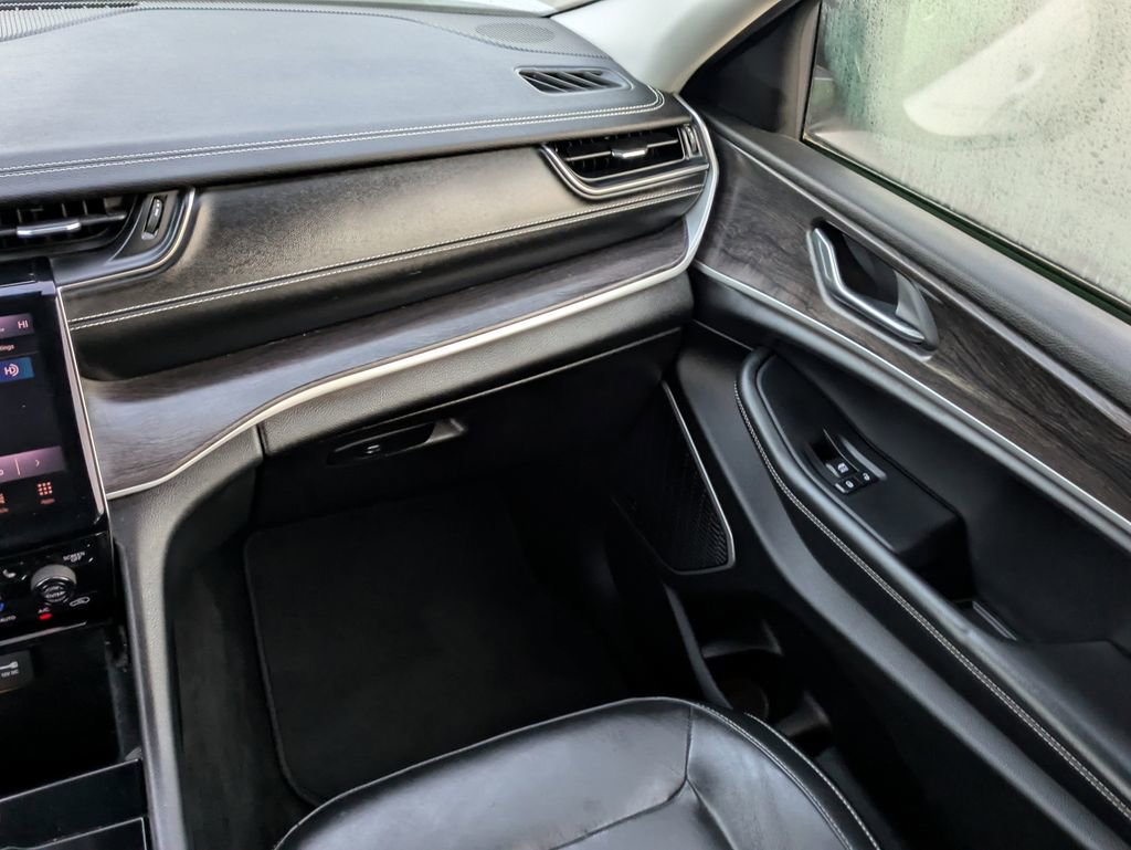 Used 2021 Jeep Grand Cherokee L Limited AWD/4WD image 18