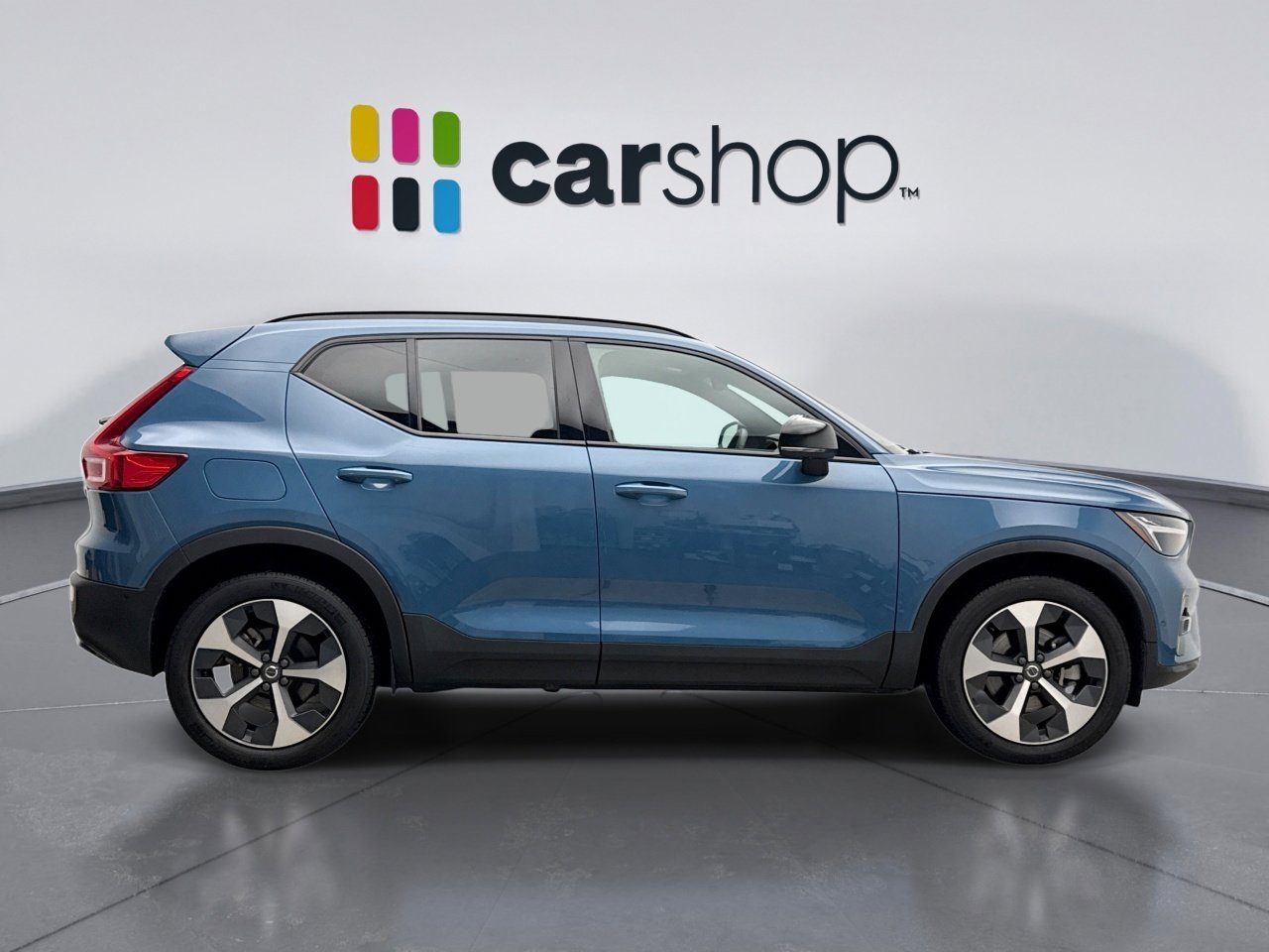 Used 2025 Volvo XC40 B5 Plus image 6