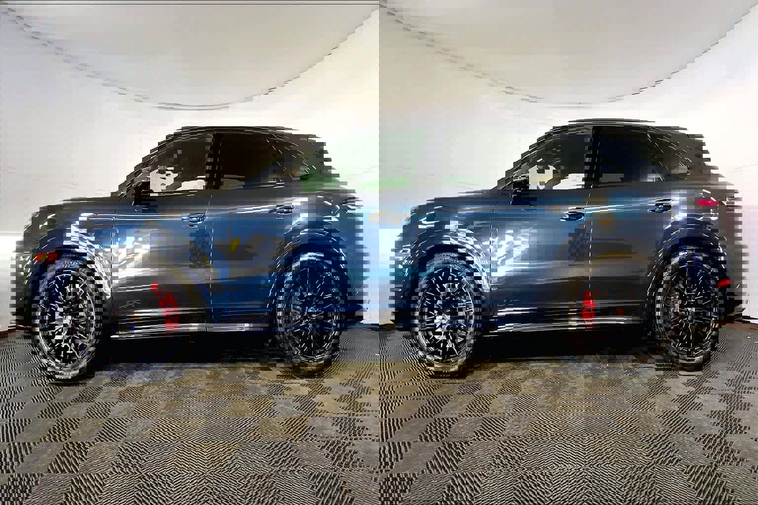 Certified 2025 Porsche Cayenne GTS image 2