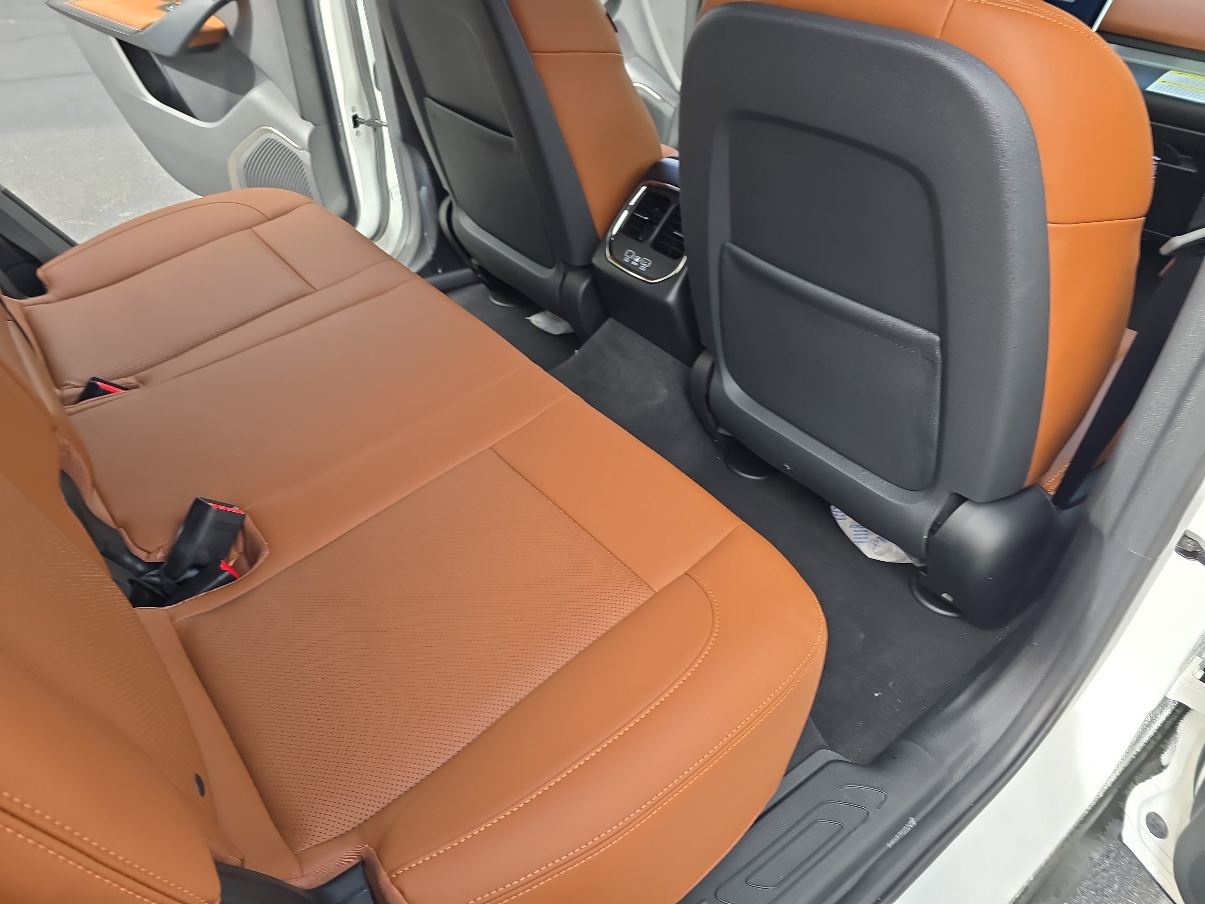 New 2025 VinFast VF 8 Plus image 11