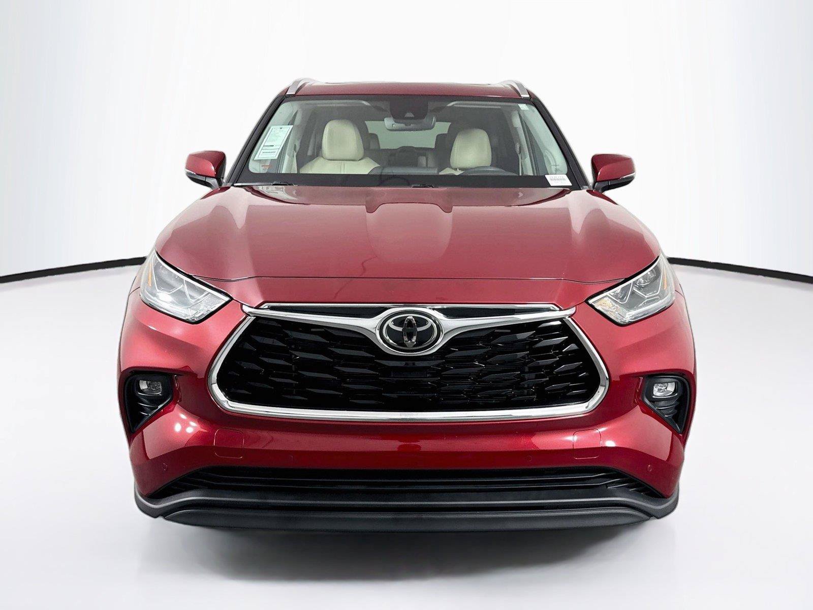 Certified 2021 Toyota Highlander Limited FWD image 9