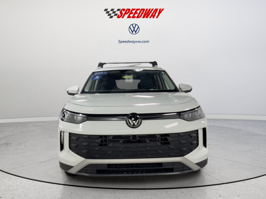Used 2025 Volkswagen Tiguan SE AWD/4WD image 13
