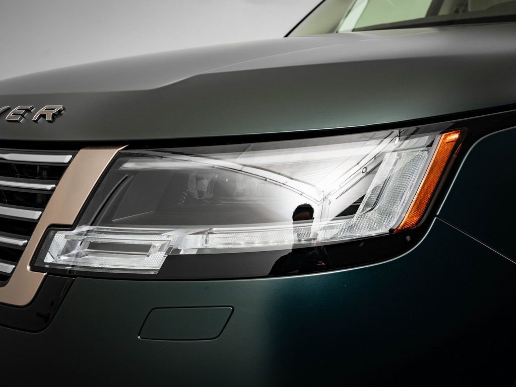 New 2026 Land Rover Range Rover SV AWD/4WD image 15