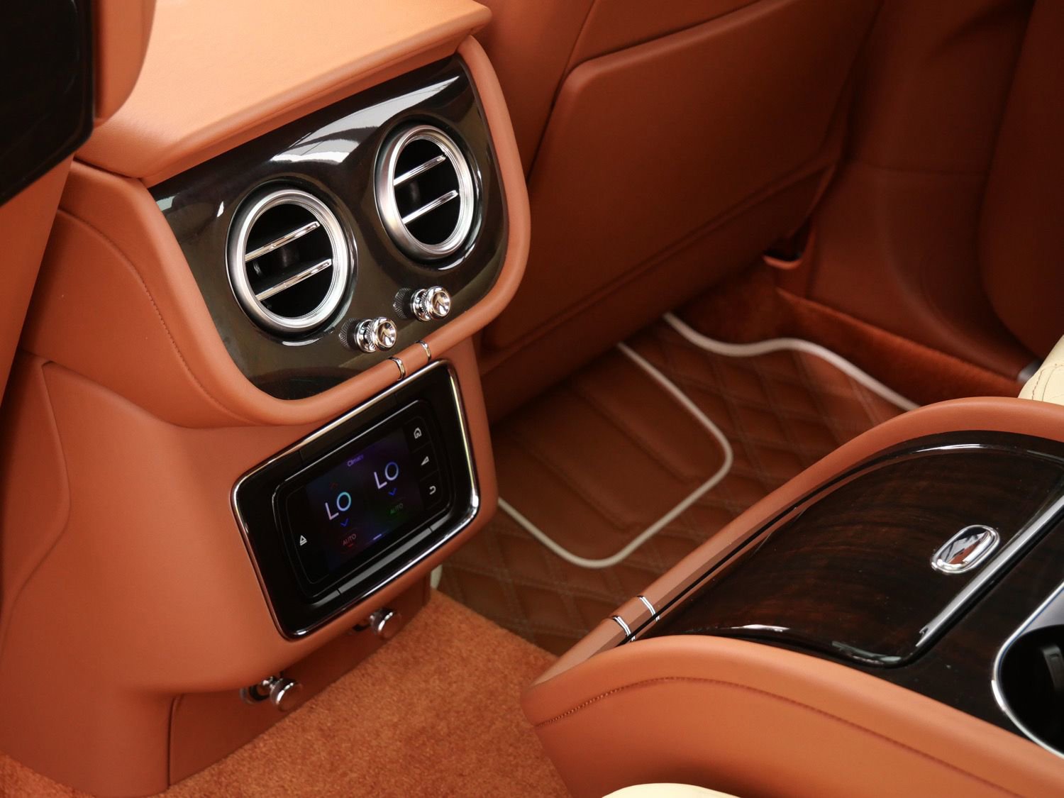 Used 2017 Bentley Bentayga image 20