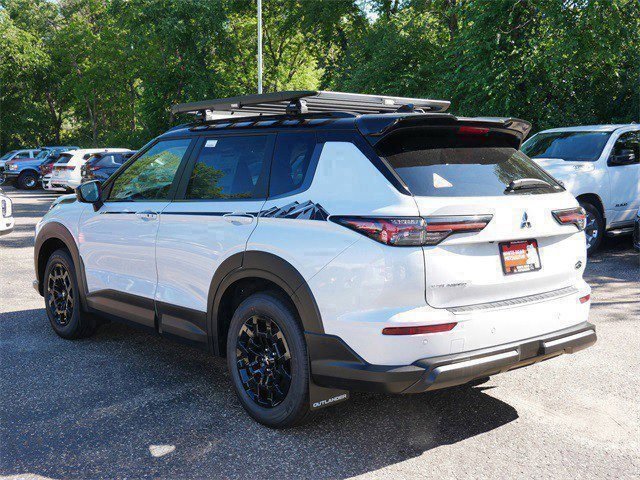 New 2025 Mitsubishi Outlander AWD image 2
