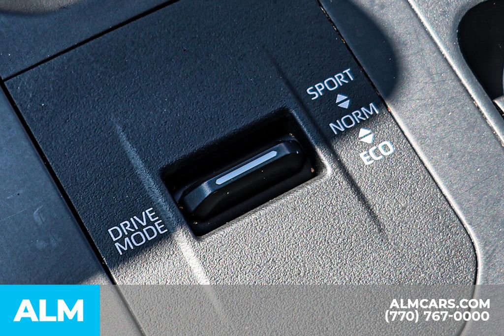 Used 2025 Toyota Highlander LE image 45