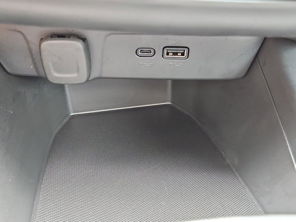 Certified 2025 Chevrolet Trax RS w/ Sunroof Package image 34